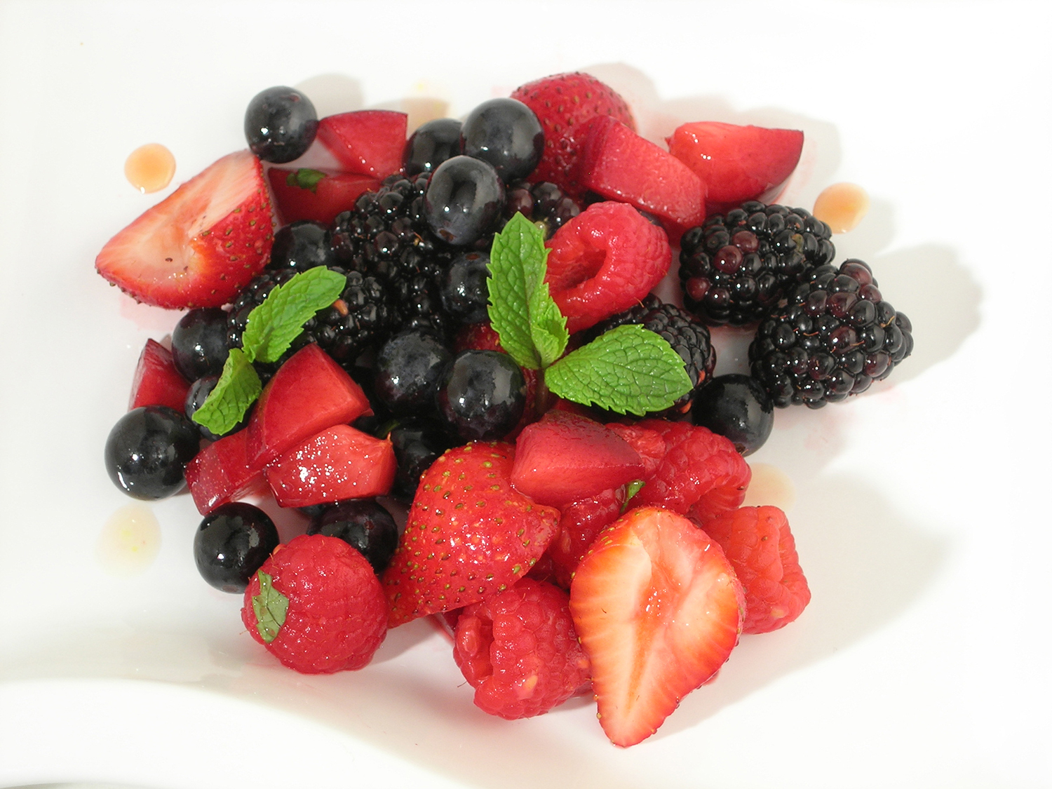 Summer Berries with Citrus-Infused Mirin Recipe | Takara Sake